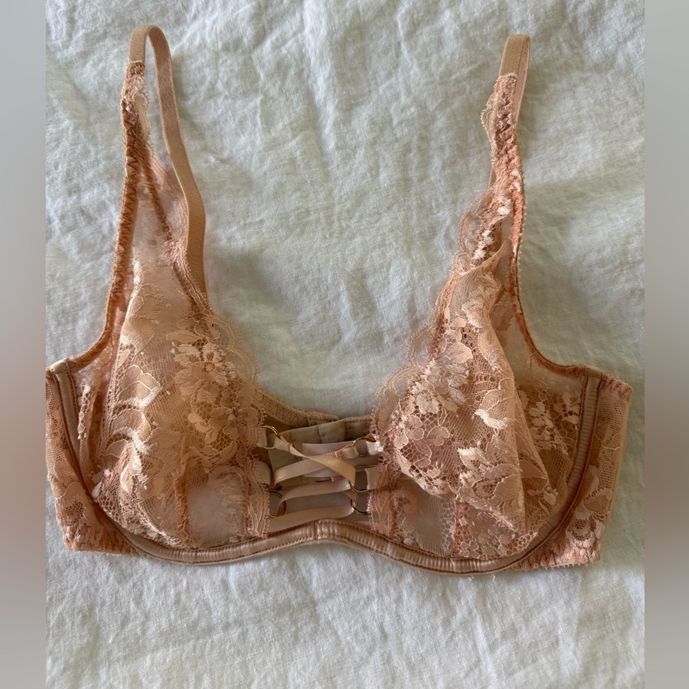 Agent Prov Essie bra